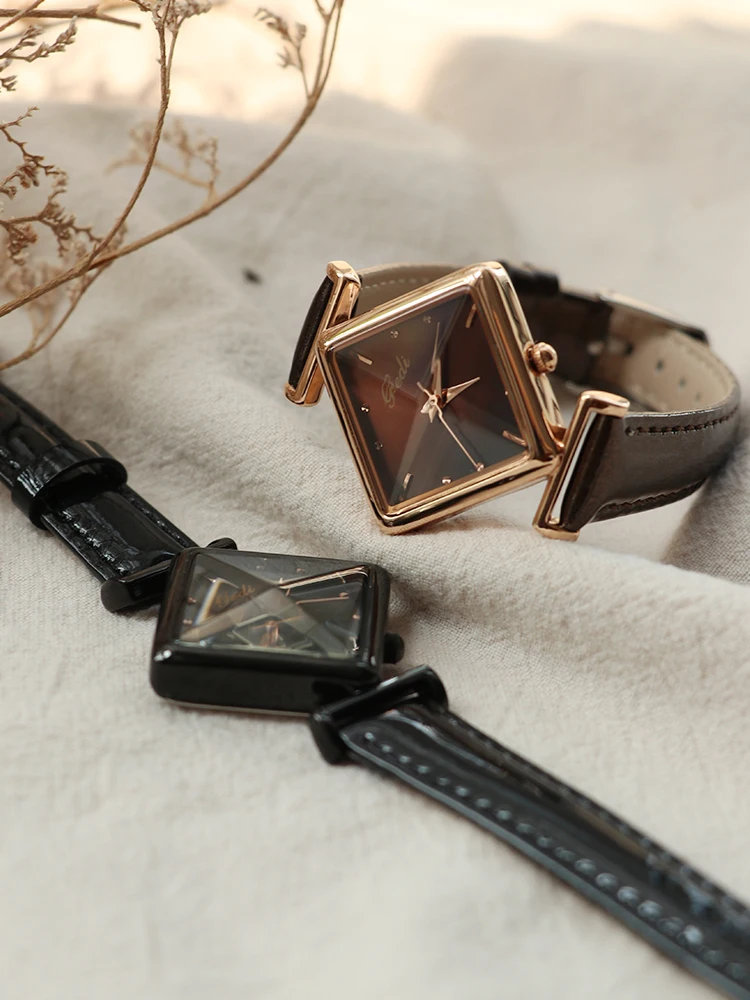 

Women'S Watch, Student Style, Vintage And Artistic, Korean Style, Simple Design, Leather Strap, Small Dial, Quartz Movement.