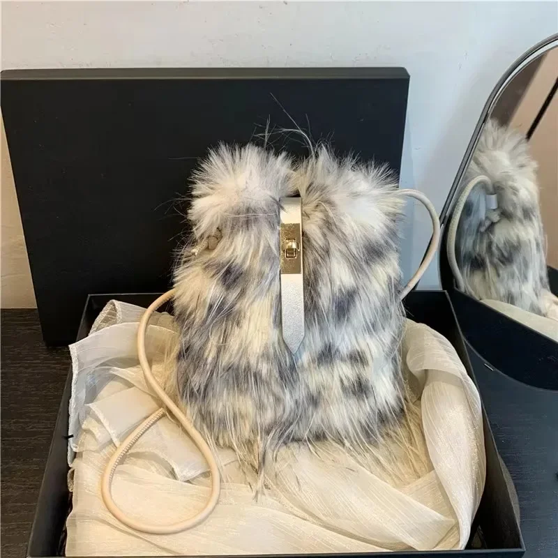 Super Cool Color Matching Plush Square Shoulder Bags Compact Sense of Luxury Winter New Style Crossbody Bags for Women 2025 Hot