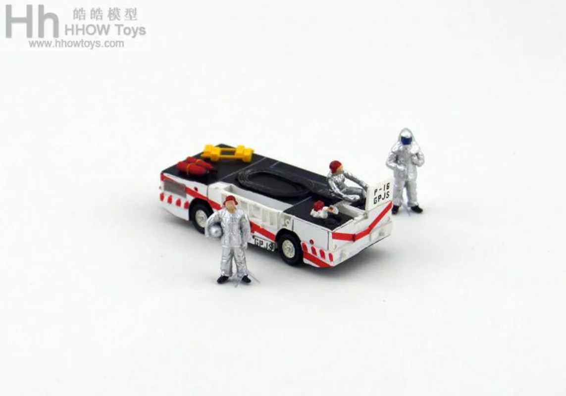 HHC0004 1/72 US Navy Flight Deck Crew & Fire Engine 3 Firefighters Diorama Set