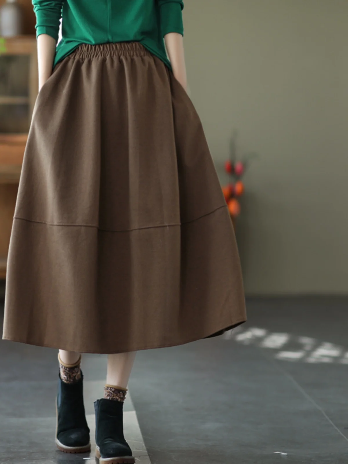 

Artistic Midi A-Line Skirt Women's Autumn Vintage Elastic Waist Pure Color Casual Commute Style Loose Fit for All Body Types