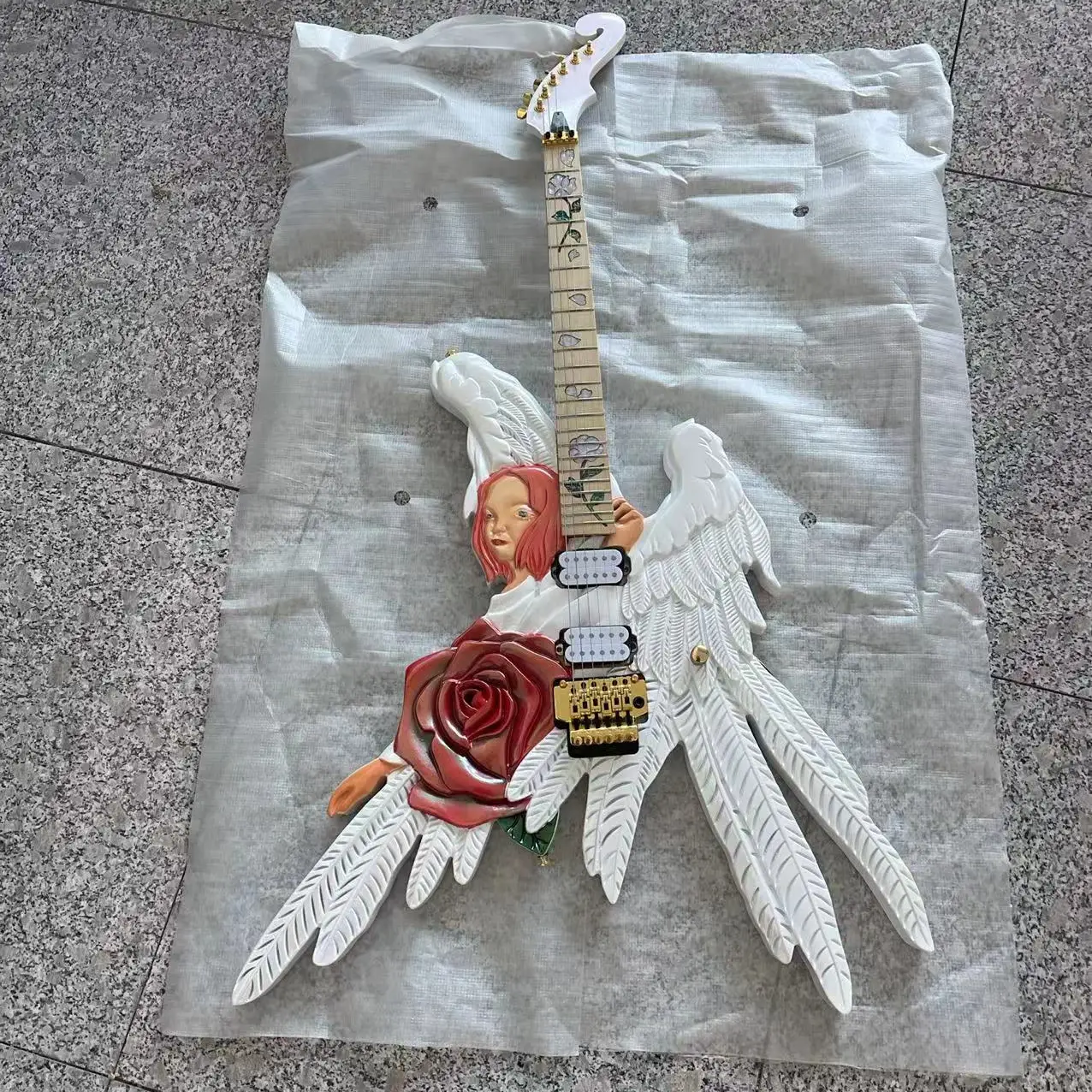 In stock, 6-chord rose angel carved electric guitar, hand drawn body, real shipping pictures, order immediately shipped