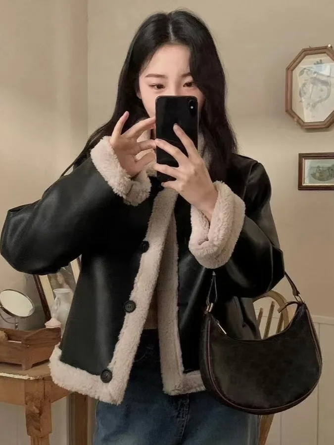 겨울 신상 레트로 퍼 가죽 재킷 여성용 시크 홍콩 스타일 모터사이클 의류 고급스러운 청년 패션