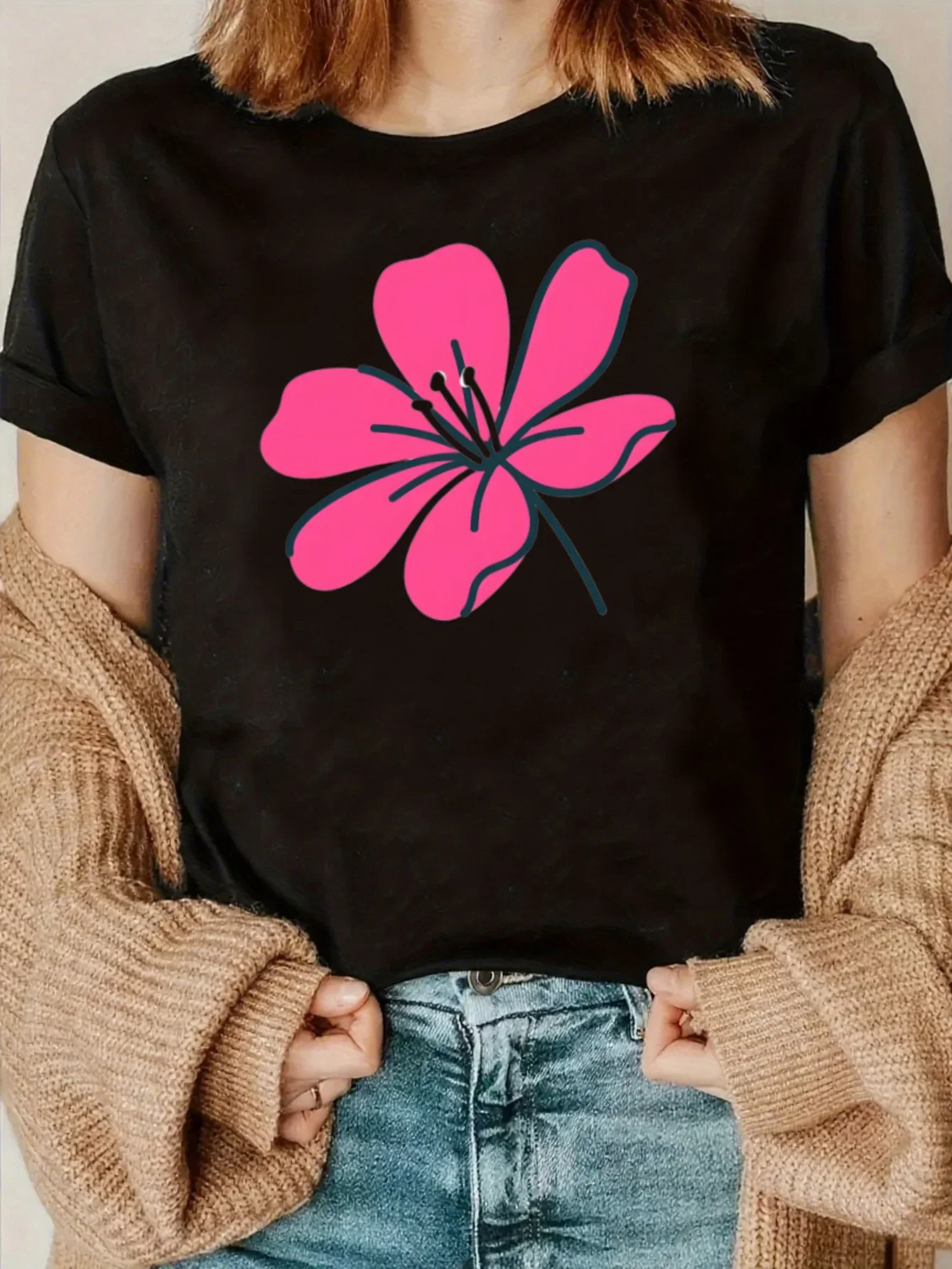 

Women's Floral T-Shirt Crewneck Short Sleeve with Minimalist Floral design in Pink White Everyday Shirt for Aesthetic Clothes ﻿