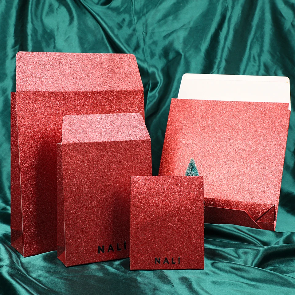 

Блестящая картонная ткань-конверт с логотипом, жесткая почтовая полоска, красная сумка-конверт с плоским дном и ластовицей