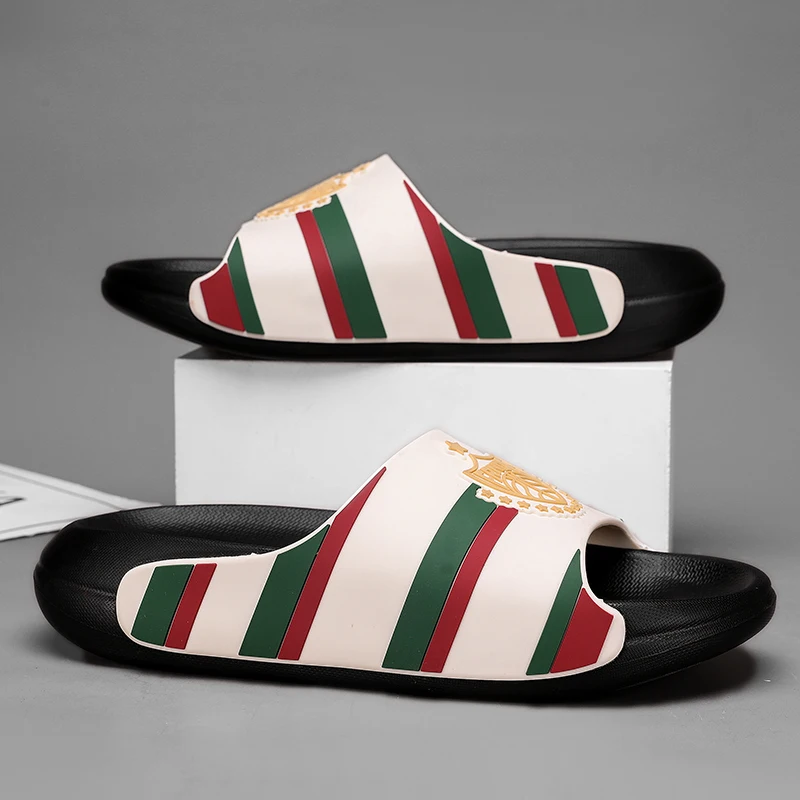

A pair of men's slippers, simple and comfortable, with anti-slip properties, perfect for use in the bathroomHC-7506