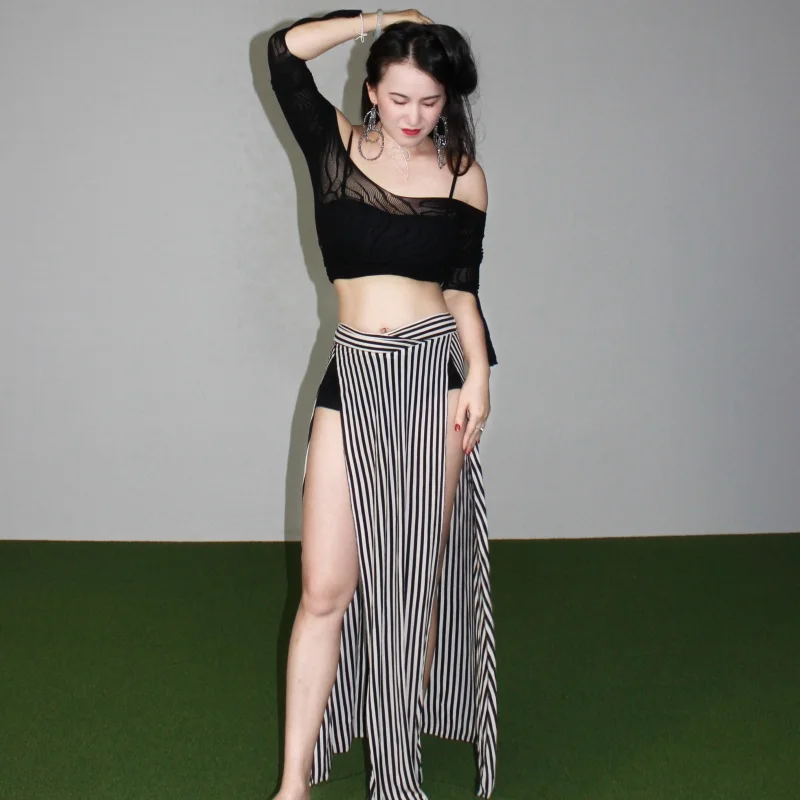 

Новый тренировочный костюм для танца живота для женщин, черный сетчатый топ + сексуальная полосатая длинная юбка, комплект одежды для восточных танцев