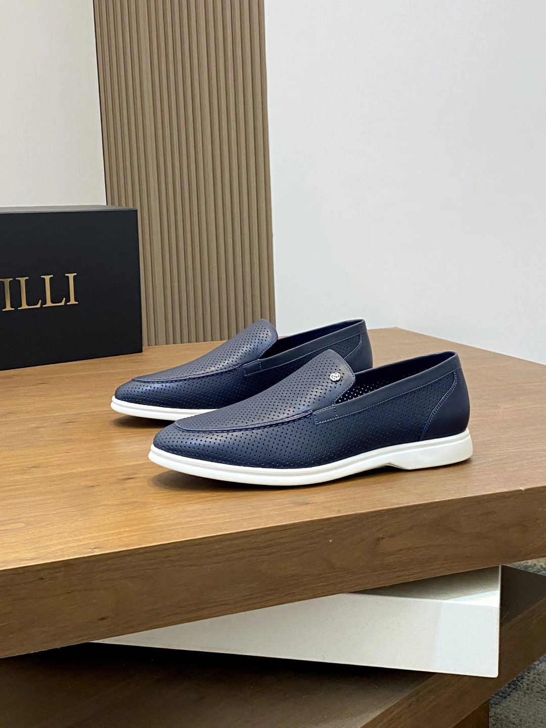 BLLIYOSS 2026 Men Shoes Calf leather stitching leather Sports comfort High-quality outdoors Men European OLD MONEY Newly rich