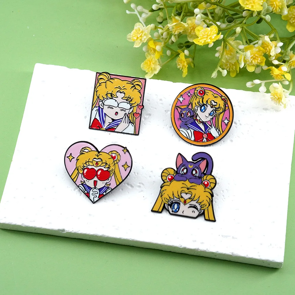 4 Stück Sailor Moon Emaille-Pins in Herzform, Cartoon-Metallbrosche, Abzeichen für Rucksack, Modeschmuck, als Geschenk für Freunde