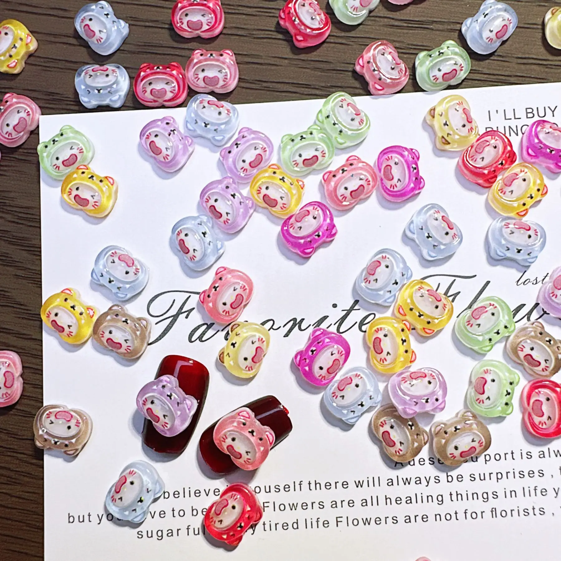 100 Stück Niedliche Cartoon-Bären Nagelanhänger - Mini Blush Smiley Harz-Nailart, Aufklebbare Nageldekoration für Maniküre & Haaraccessoires