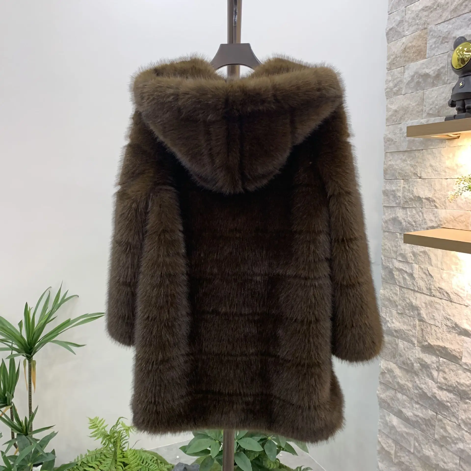 Women Luxury Brand Long Furry Faux Fur Coat Woman 2025 Winter Brown Vintage Gradient Thick Warm Outerwear Fluffy Fur Jacket