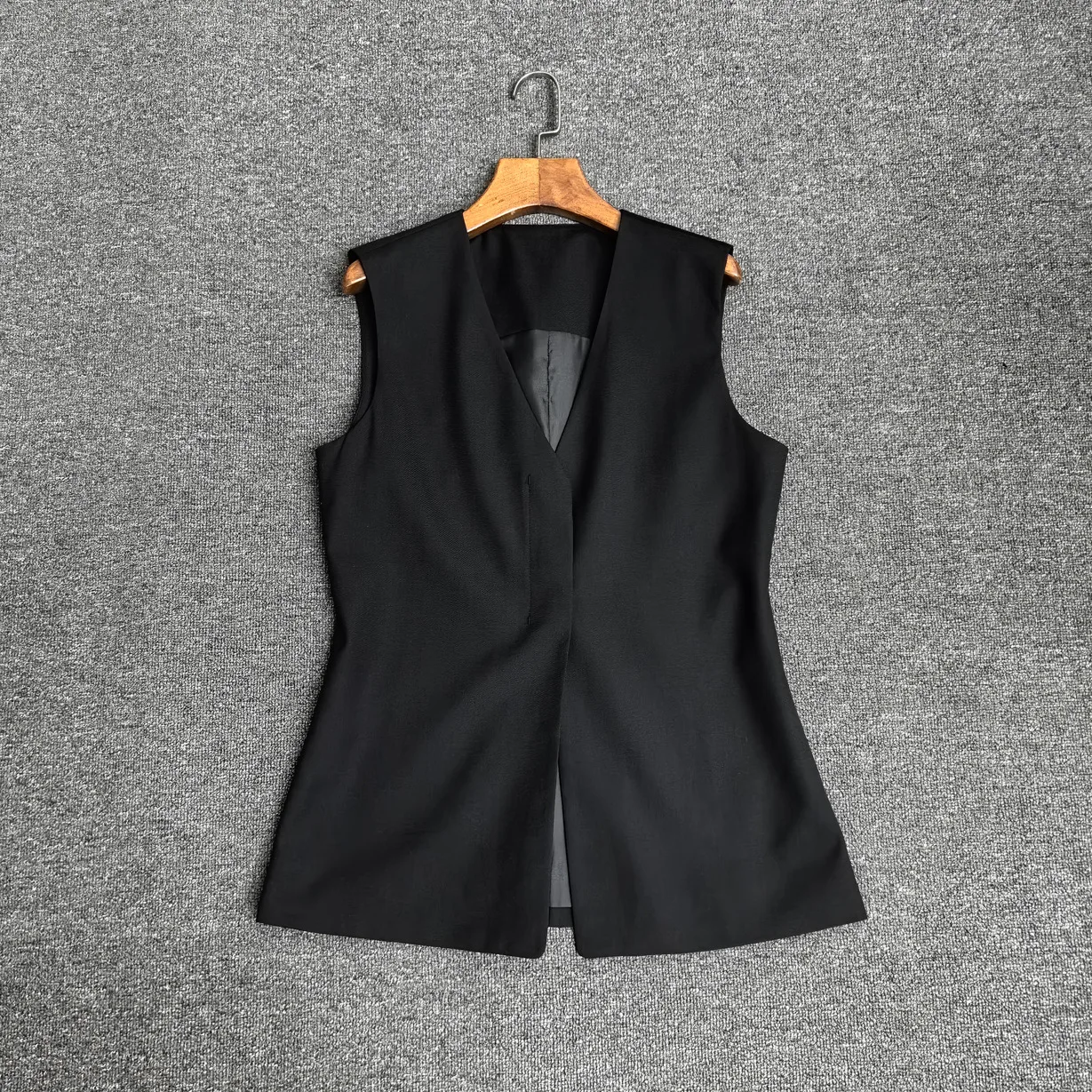 2025 primavera/verão novo minimalista high-end preto sem mangas com decote em v colete de cintura para mulher