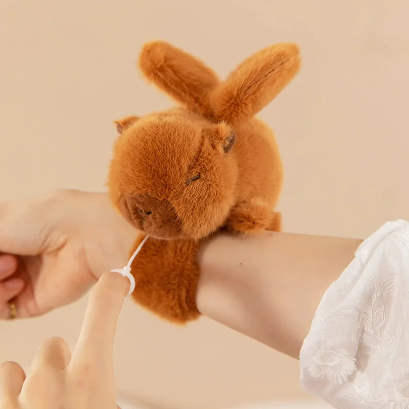 สายรัดข้อมือตุ๊กตาคาปิบาร่าน่ารัก - ตุ๊กตาแบบป๊อปอัพสำหรับเด็กผู้หญิงและเด็ก |   ตุ๊กตาข้อมือนุ่มนิ่ม ของตกแต่งน่ารักสไตล์คาวาอี้