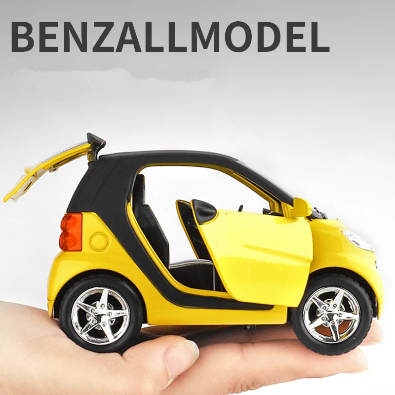 1:32 Simulation Car Smart Alloy Car Model Diecast Metal Toy Vehicles Mini Car Model Sound and Light Collection Toy Gift