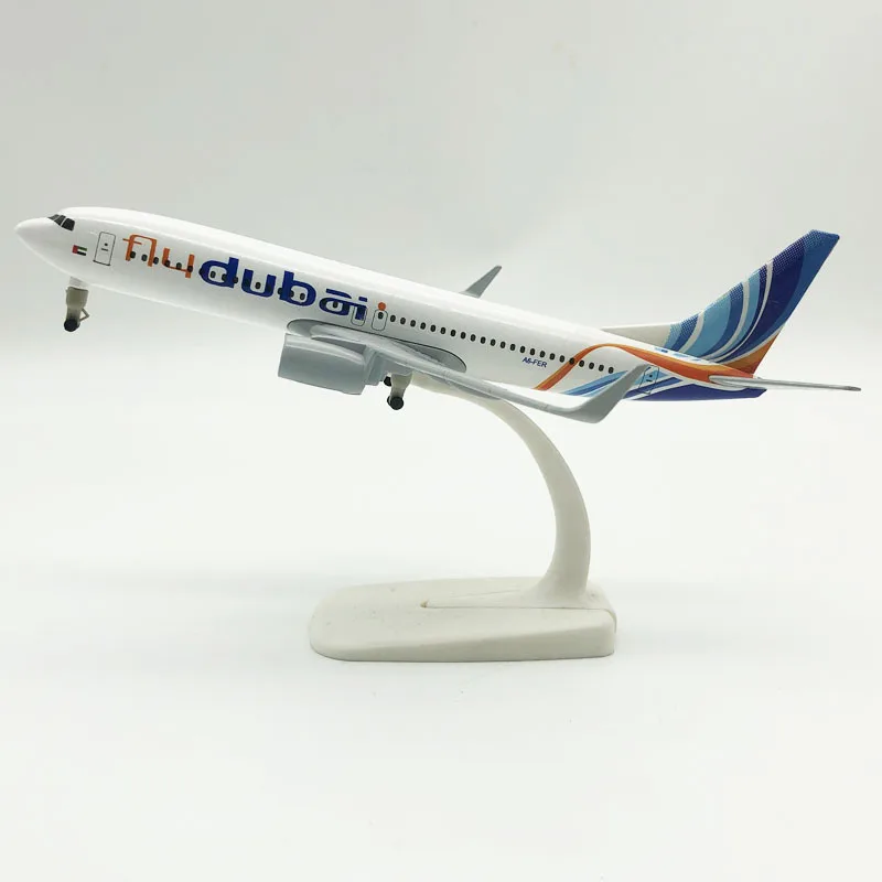 20cm Dubai B737 Airlines modelo Boeing 737 motor doble Jet Die-Casting aleación Metal avión de juguete con soporte de tren de aterrizaje