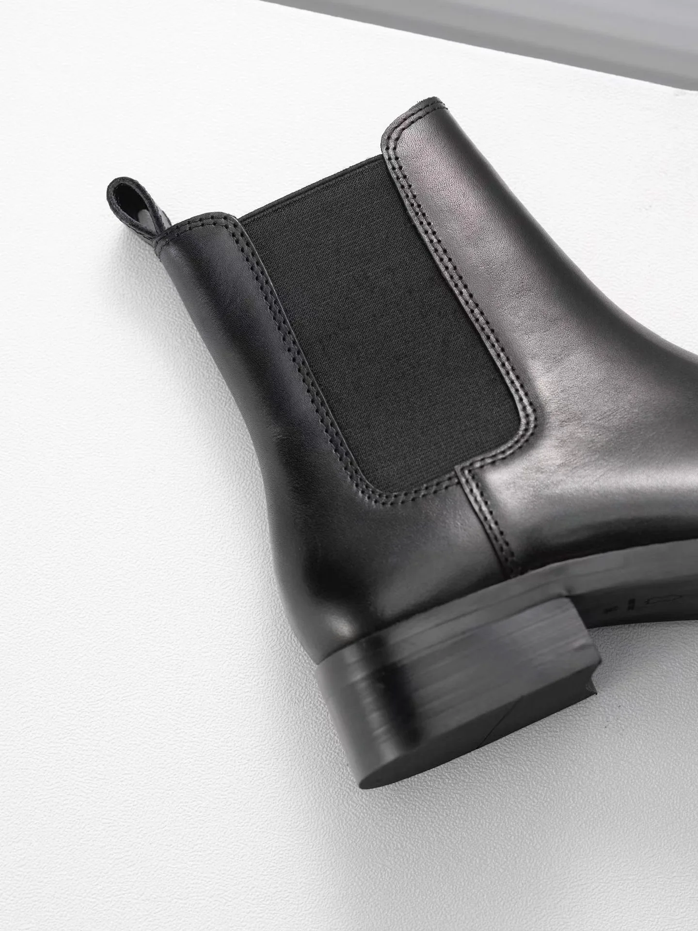 Dave&Di Minimalist English Genuine Leather Chelsea Boots Round Toe Elastic Women Short Boots Women\'s Shoes