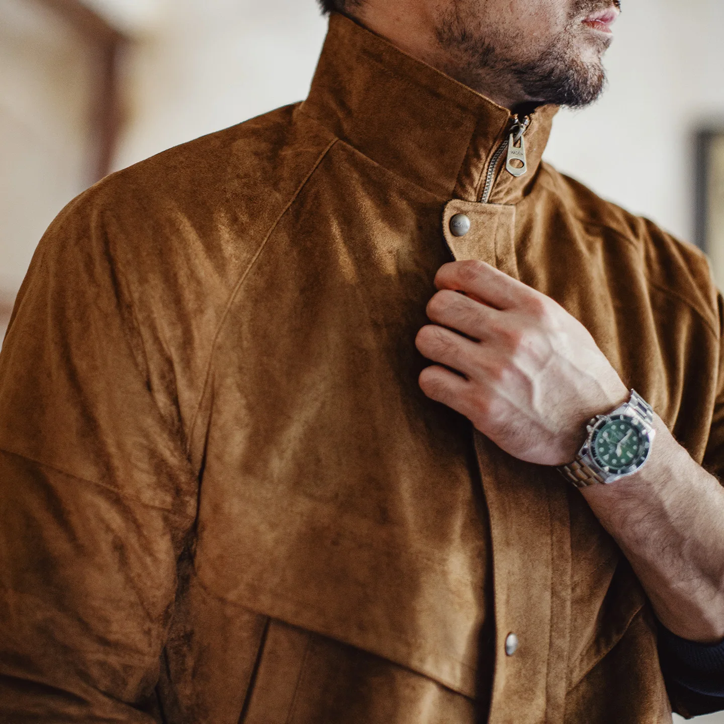 سترة مدرب من جلد الغزال الكلاسيكية من Maden للرجال بياقة واقفة وسترة سفاري مقصوصة مقاومة للرياح معطف دافئ لملابس الشارع للخريف والشتاء