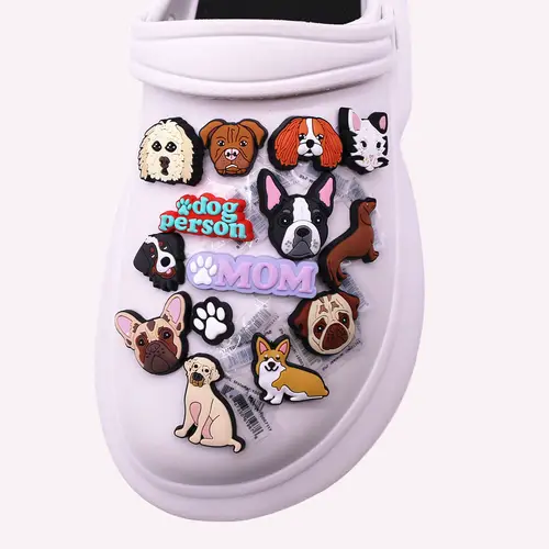Imagen 2 del producto 1 Uds. De dijes originales para zapatos de PVC para perros y gatos, accesorios superiores, bonito Bulldog, Labrador, zuecos con forma de gatito, decoraciones con hebilla para sandalias