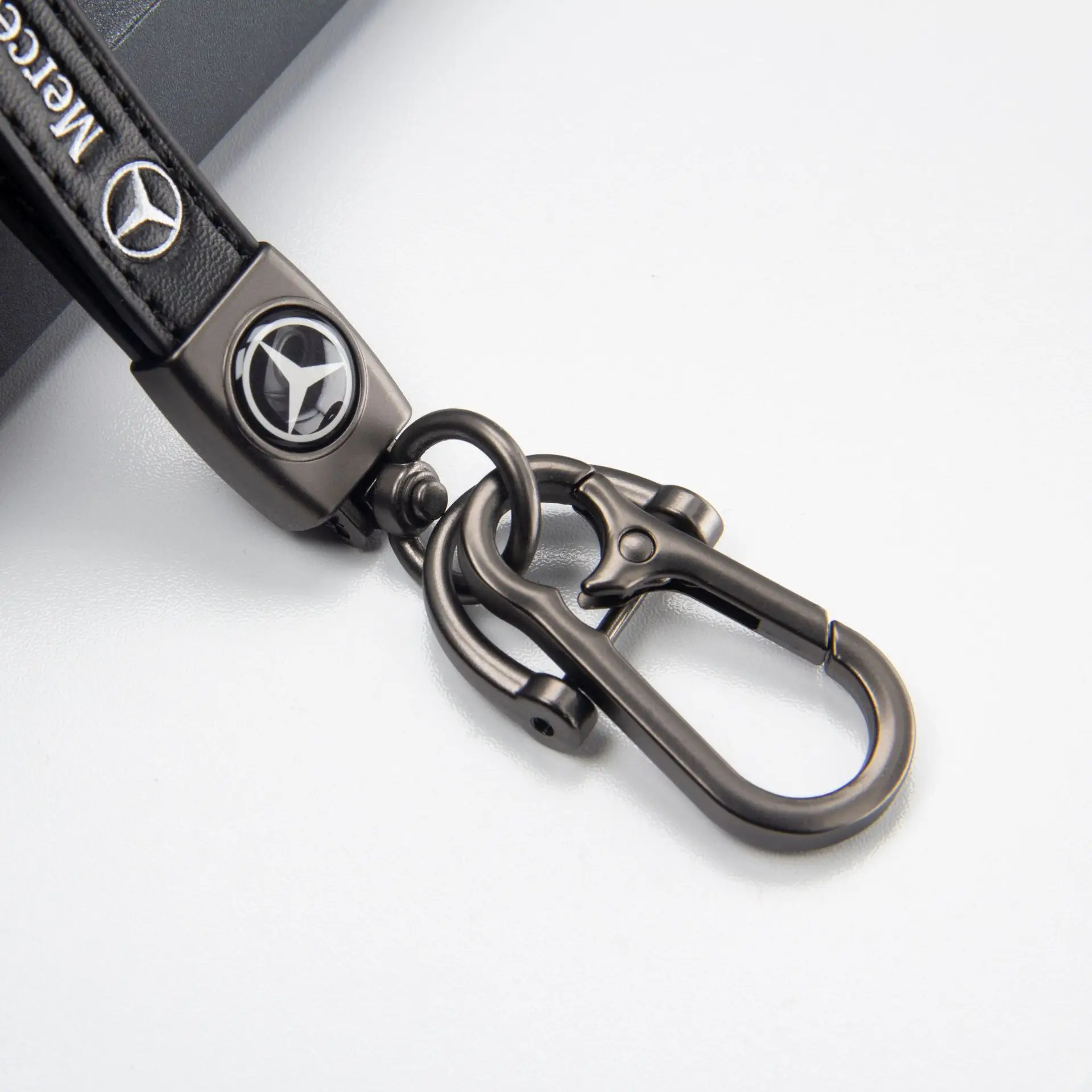 Leather Durable Lanyard Car Keys Chain Rings Buckle Holder for Mercedes Benz New B/C/E Class A Class C200L GLC GLK New CLA GLA