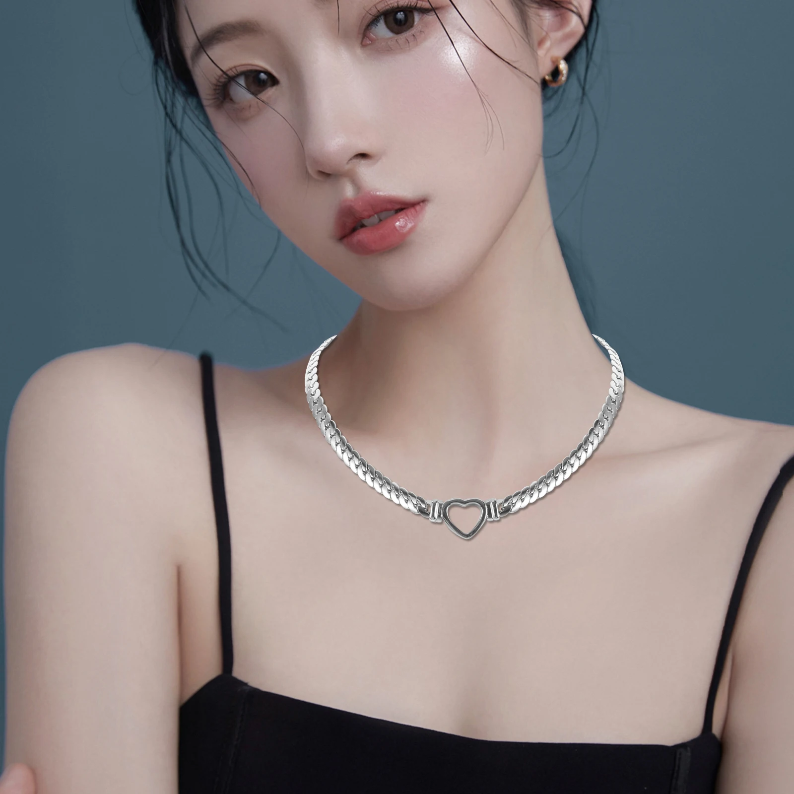 

Heart Shaped Titanium Steel Snake Bone Choker Unique Link Fashion Jewelry Durable Charm Pendant Clavicle Accessory For Girls