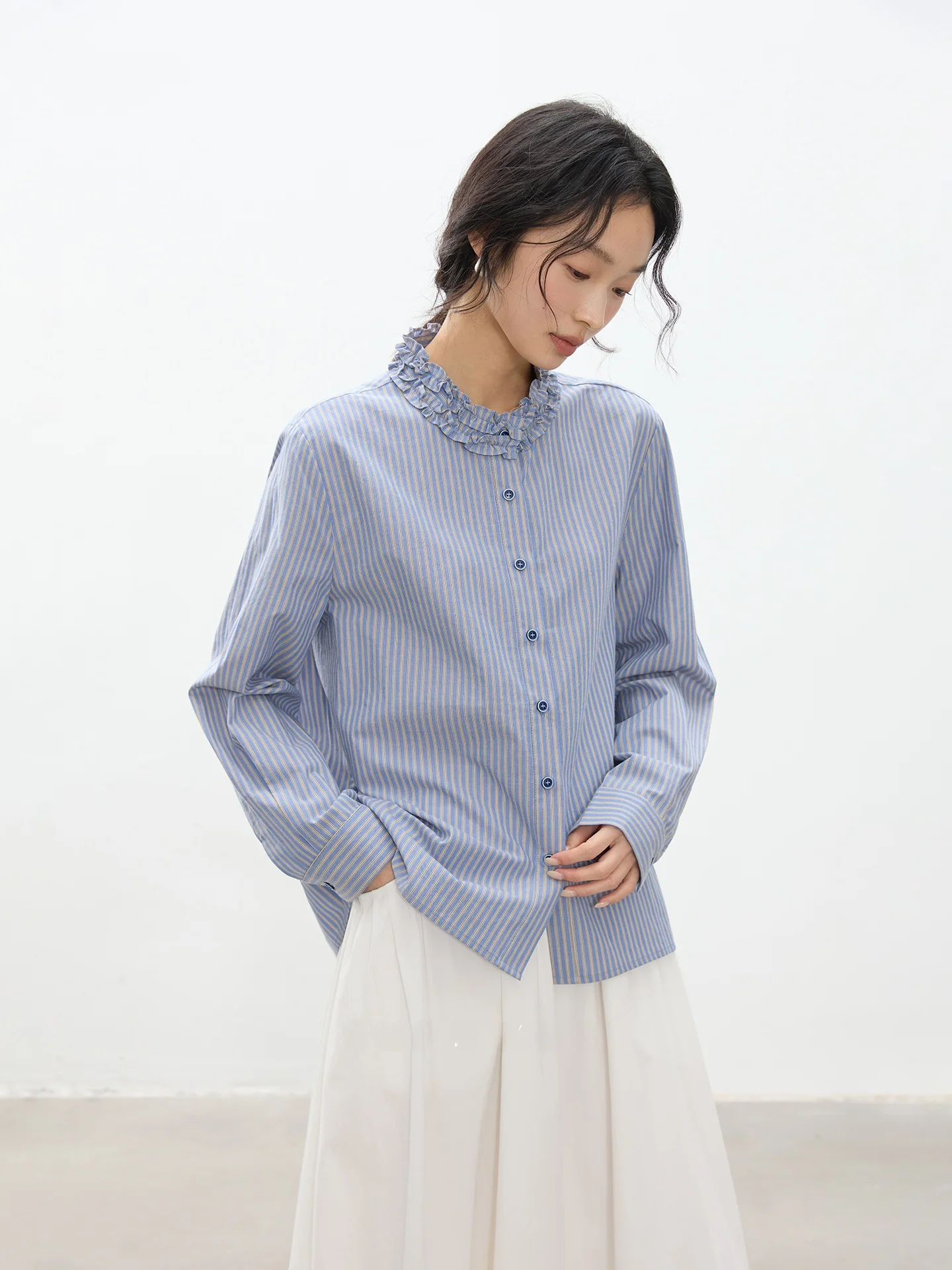 

Синяя полосатая повседневная женская рубашка с длинным рукавом, весна 2026, из чистого хлопка, комфортная посадка, модная женская одежда премиум-класса