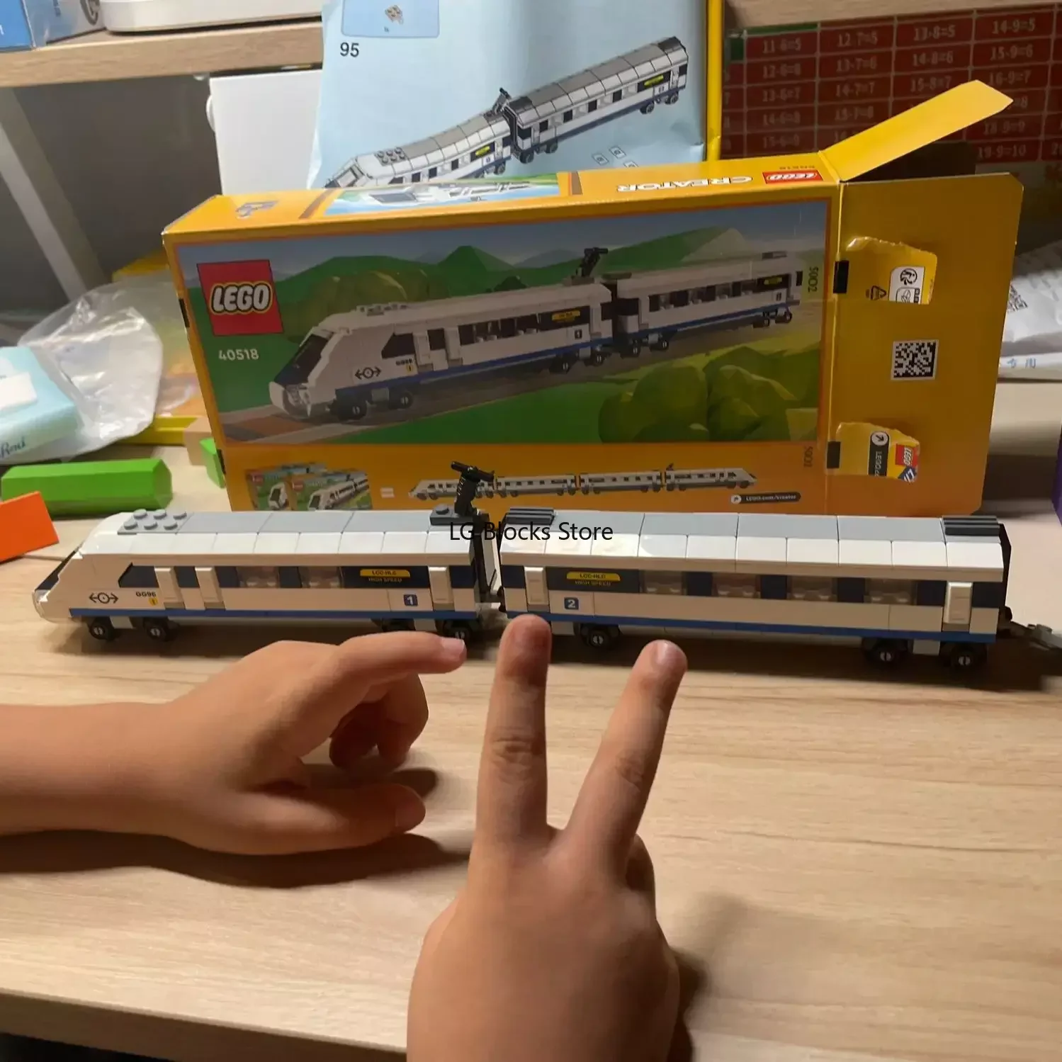 LEGO Creator High-Speed Train 2 Connected Carriages One of Which Contains The Driver’s Compartment and Has A Sloped Front 40518