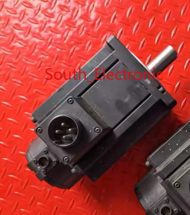 R88M-K3K030T-S2   servo motor ,  In good working condition, free shipping  a