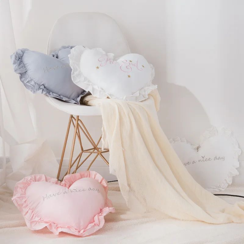ผ้าฝ้าย 100% Ruffled หมอนหัวใจตัวอักษรเรขาคณิตเย็บปักถักร้อยเก้าอี้ของเล่นเบาะบ้านโซฟาเตียงรถเอวหมอนตกแต่ง