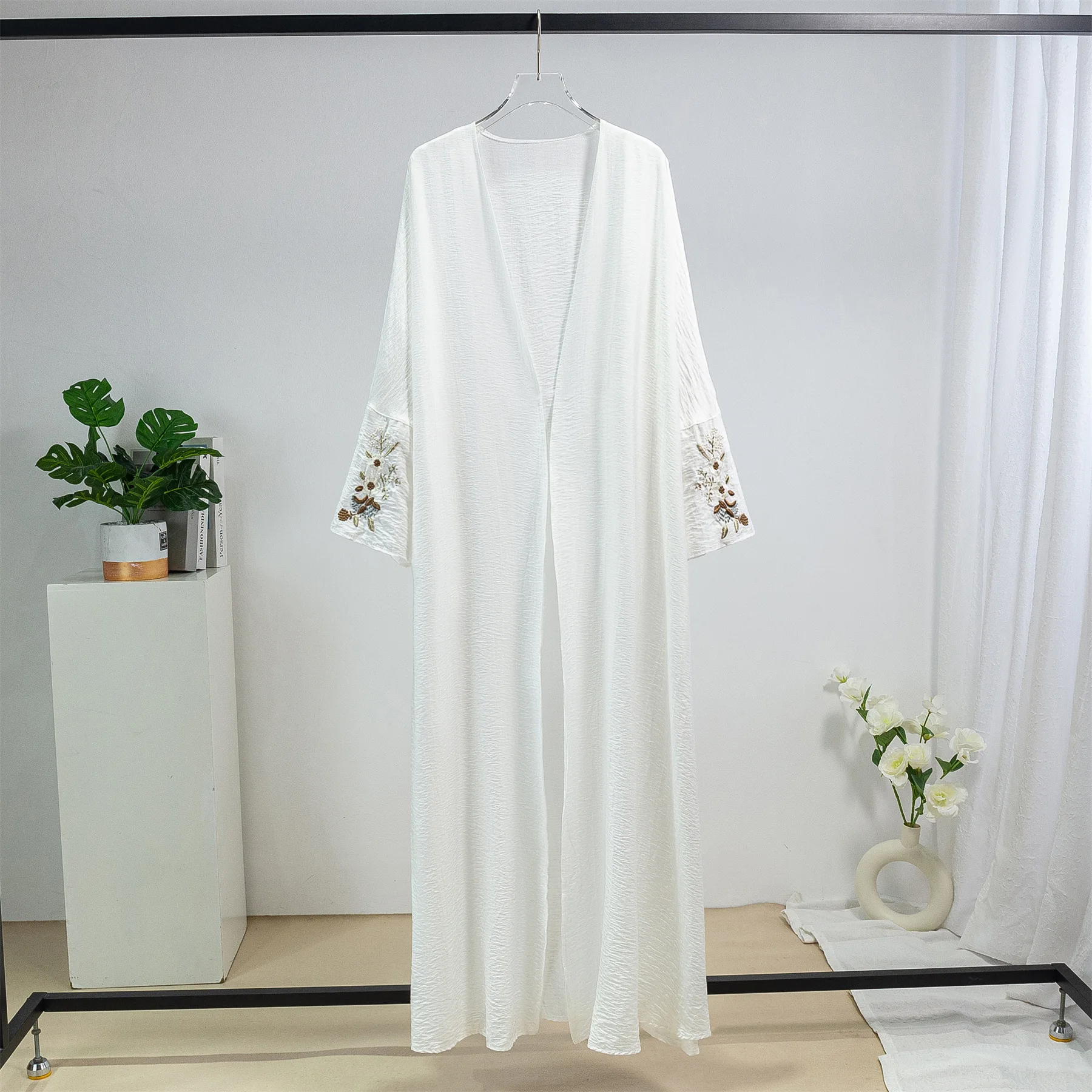 Ethnic Embroidery White Abaya Dubai 2024 Modest Open Kimono Abaya Cardigan Femmes Robes Ramandan Musulmane Women Islam Clothing