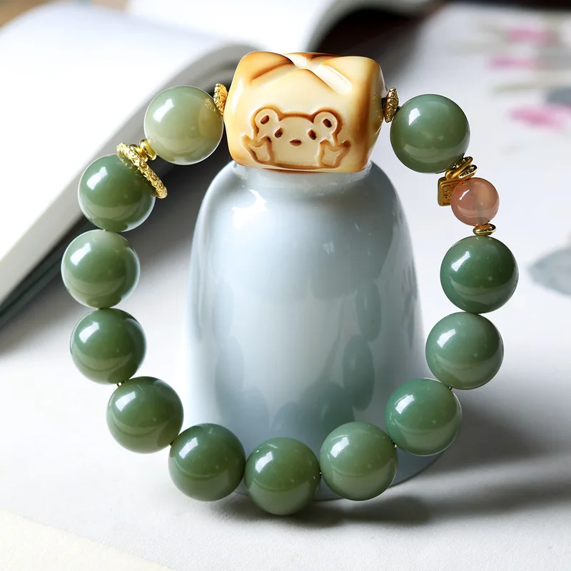 Original large green grape bodhi root with carbon-burned ivory fruit bear biscuit charm, a collectible bracelet and