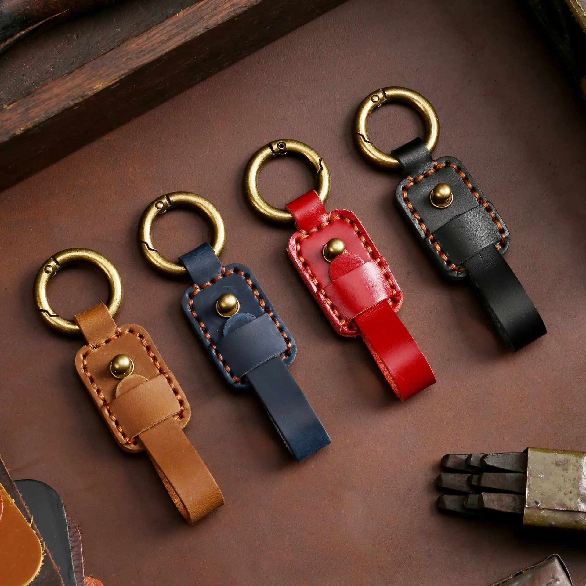 Exquisite High-grade Handle Rope, Cowhide Simple Key Chain Pendant Personality Car Chain Ring Men and Women Lovers Pendant