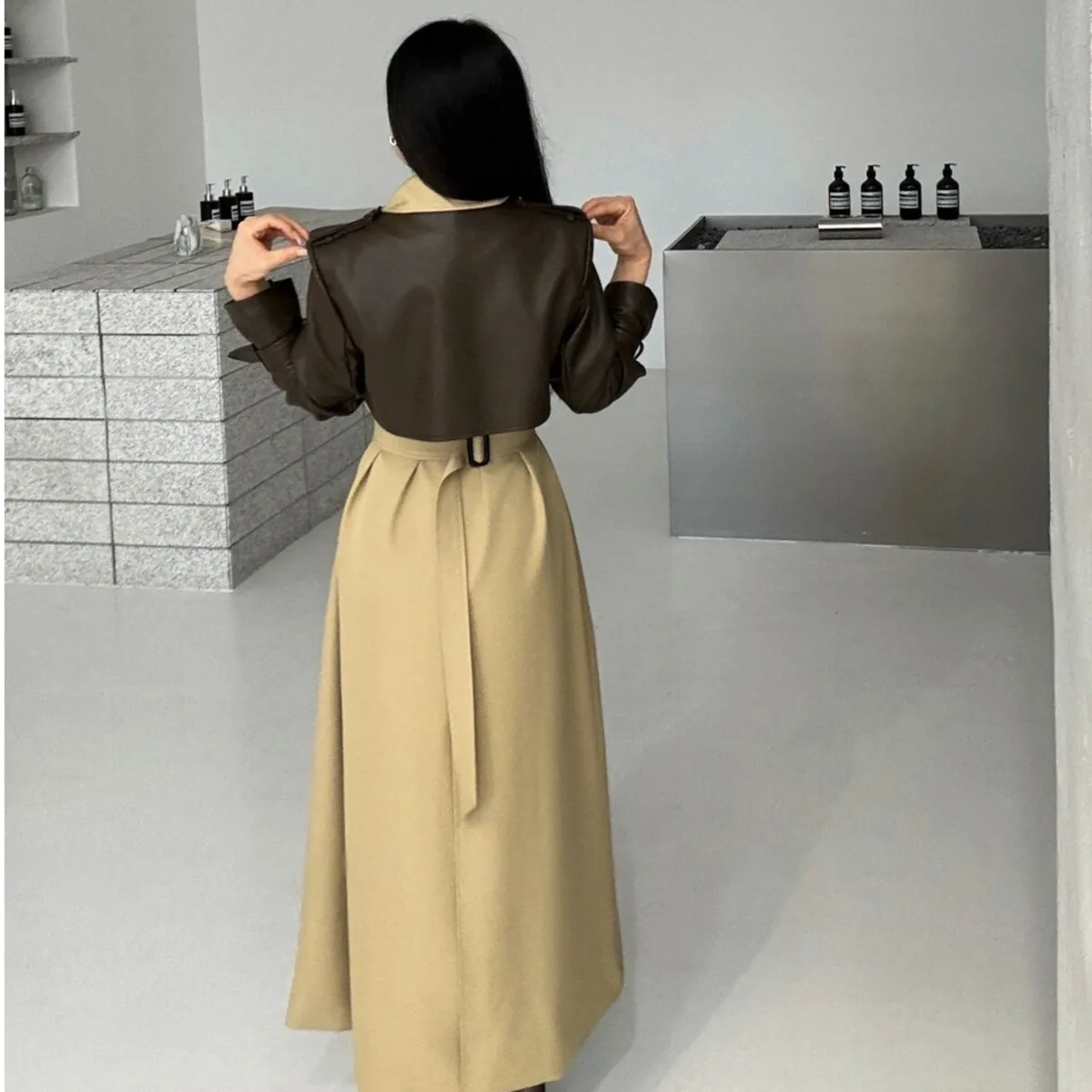 BJTZ 2025 秋冬 レディース PUレザー トレンチコート パッチワーク カラーブロック 高級 エレガント ベルト付き ダブルブレスト アウターウェア