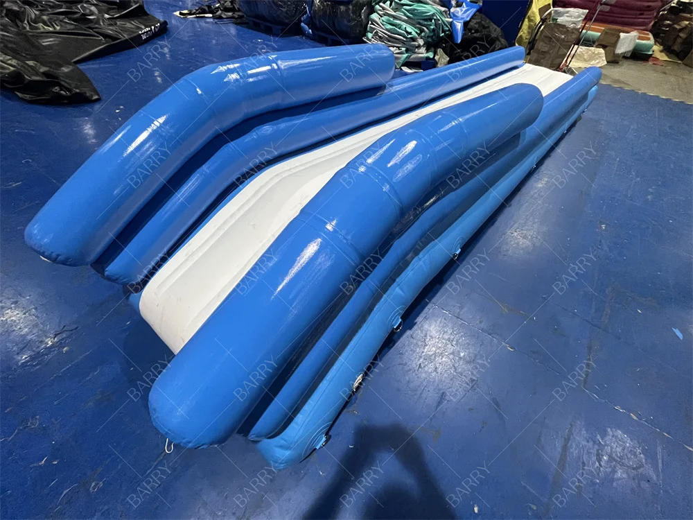 معدات لعب المياه القابلة للتخصيص من مادة PVC العائمة لليخوت منزلق مائي قابل للنفخ #4