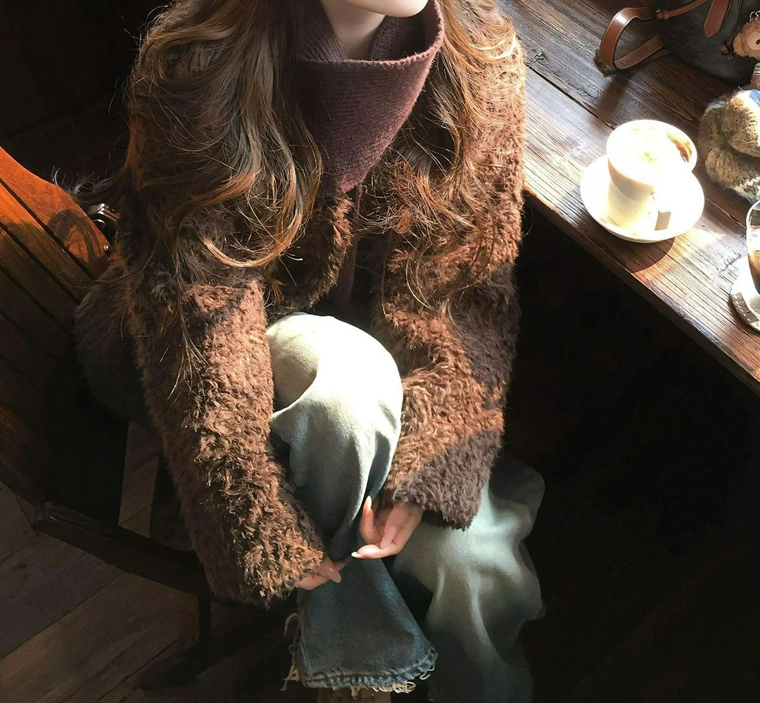 وشاح قابل للإزالة معطف صوف خروف بني للنساء لشتاء 2025 معطف قطيفة جديد #5