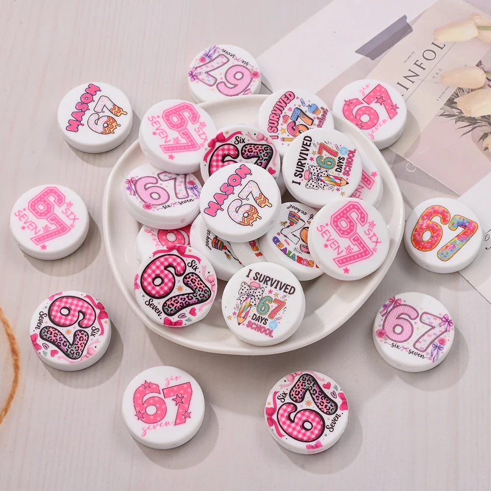 

Набор из 9 силиконовых плоских круглых бусин диаметром 28 мм с надписью «67» для изготовления цепочек для сосок, ожерелий, браслетов и других аксессуаров своими руками