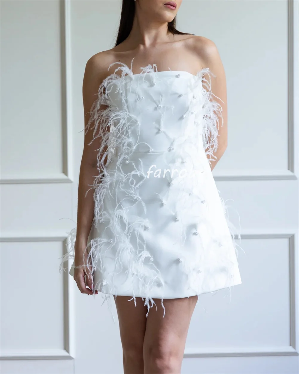 Customized Sexy Modern Style Feather Pearl Straight Strapless Short Dresses Bespoke Occasion Dresses Matching High Quality