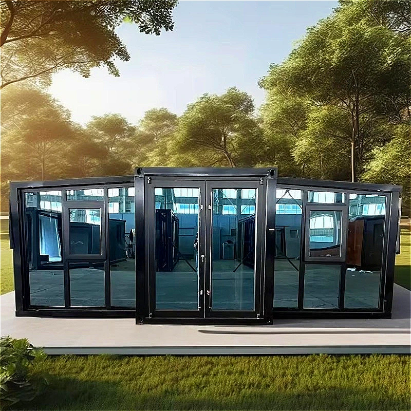 China Factory's 40ft Prefab Container House Expandable Steel and Wooden Structure with Bedroom Portable Homes Sale Customized