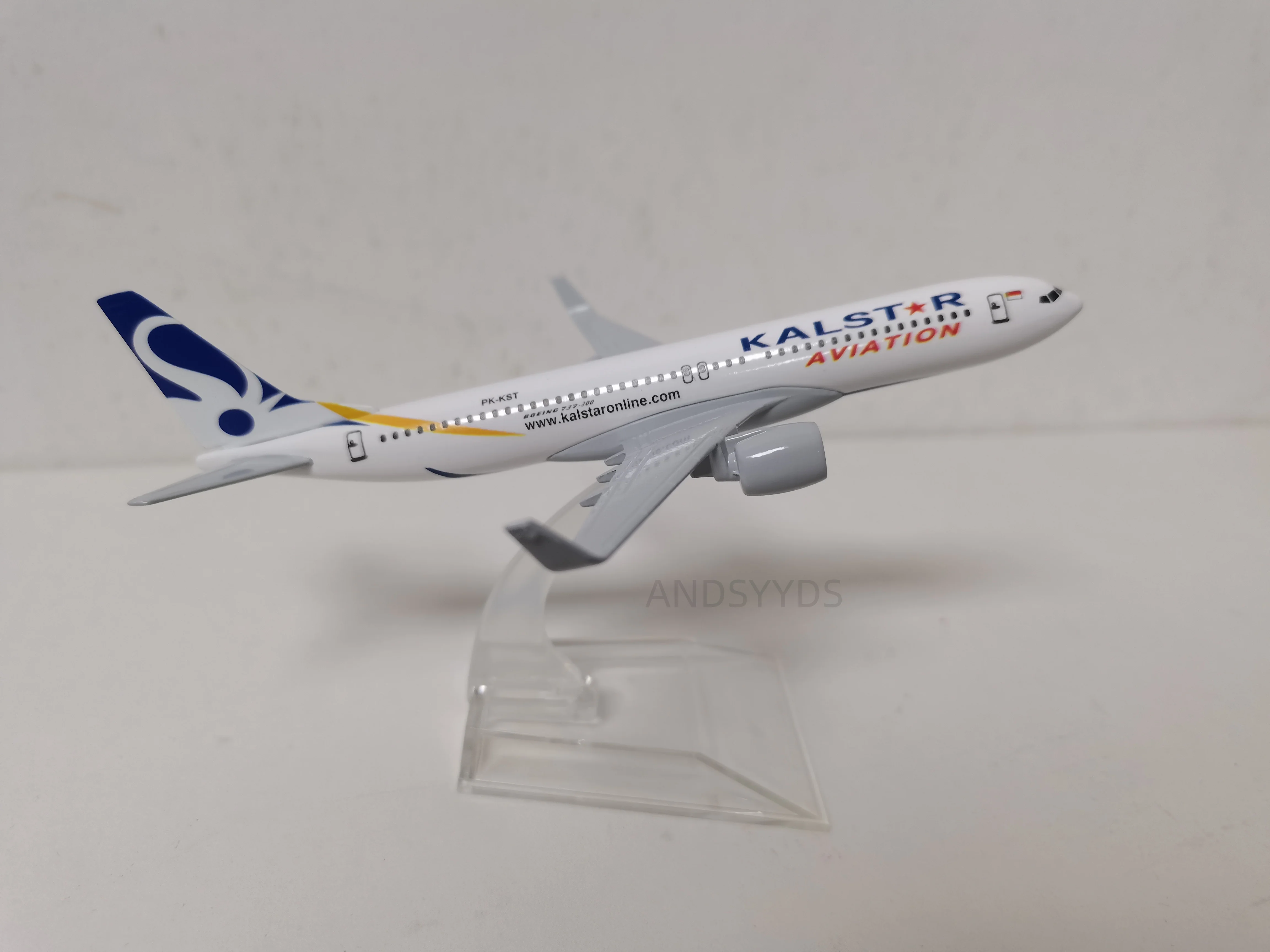 Model Aircraft 16CM Model Airplane for Indonesia Air Kalstr Airways b737 B737 Metal Alloy Airplane Model with Landing Gear Decor