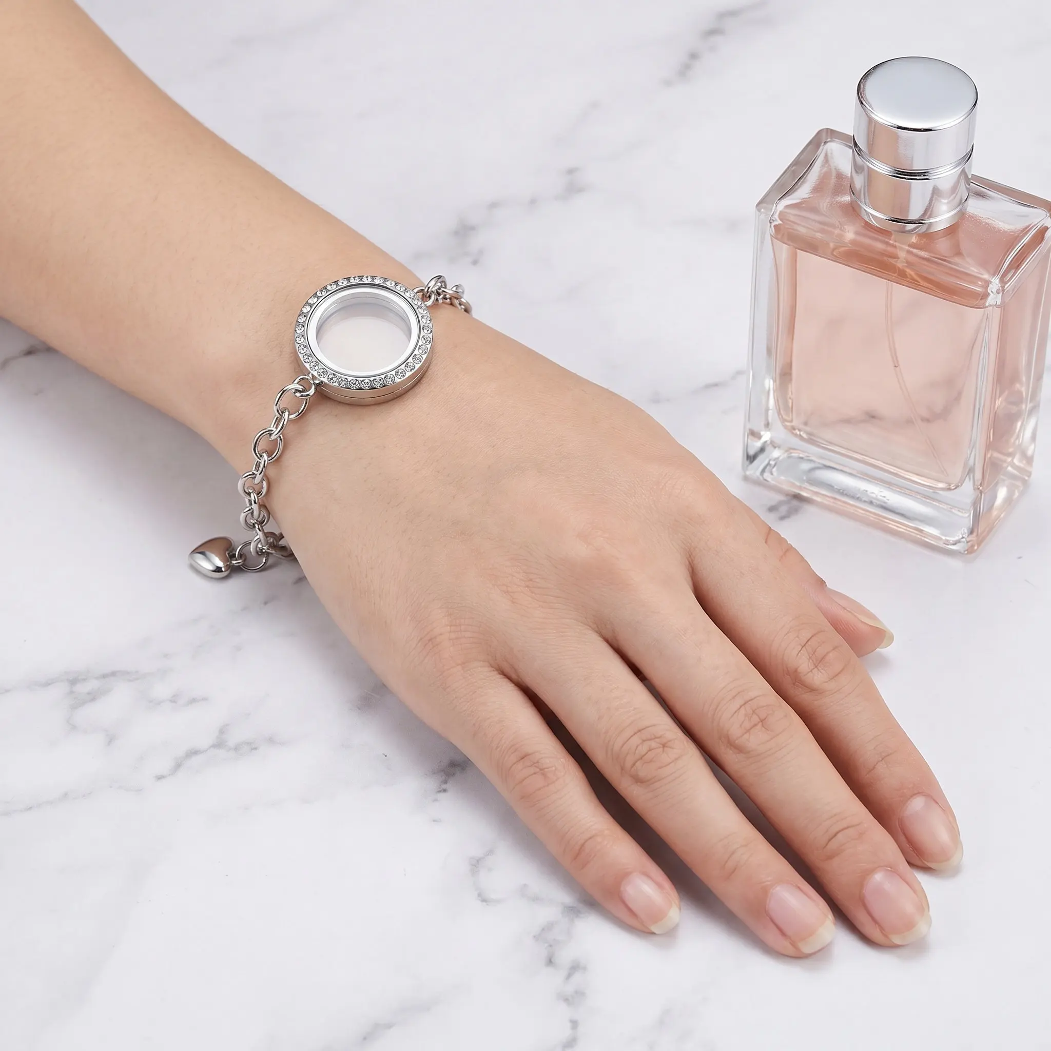 Photo Frame Bracelet for Women Rhinestone Bangle Lockable Circle Memorial Jewelry Casual Formal Stylish Fashion Wristband