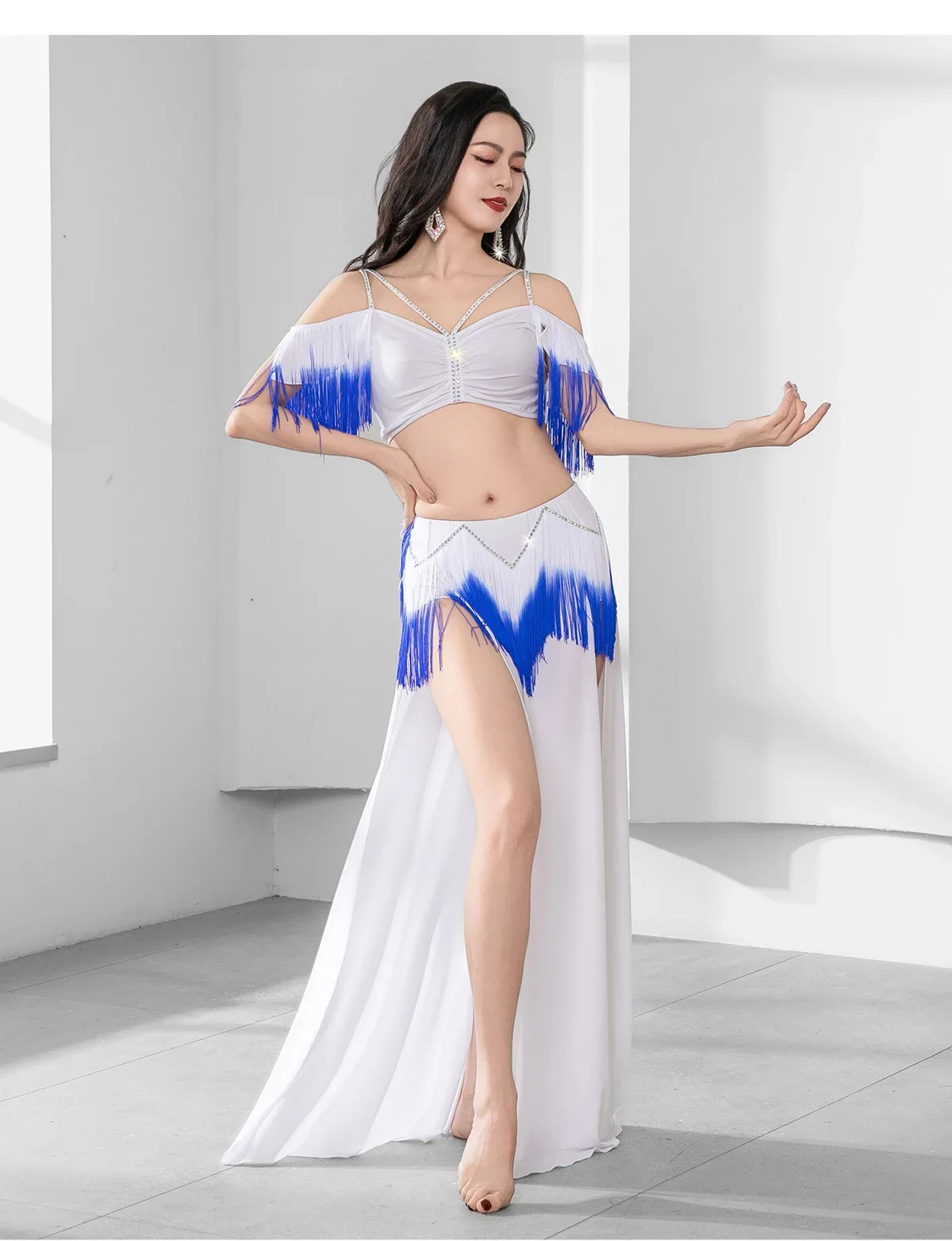 Costume da gruppo di stoffa per squadra di danza del ventre Set da allenamento per ragazze Colori a contrasto Frange Gonna lunga Shimmy Elegante abito da danza orientale