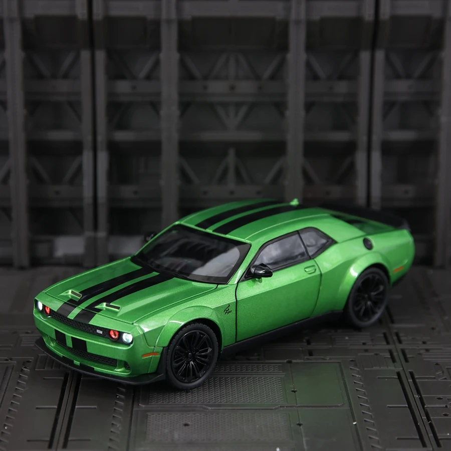 

1:22 simulation Dodge Hellcat SRT alloy car model supercar doors and the front hood and trunk door can be opened finely crafted