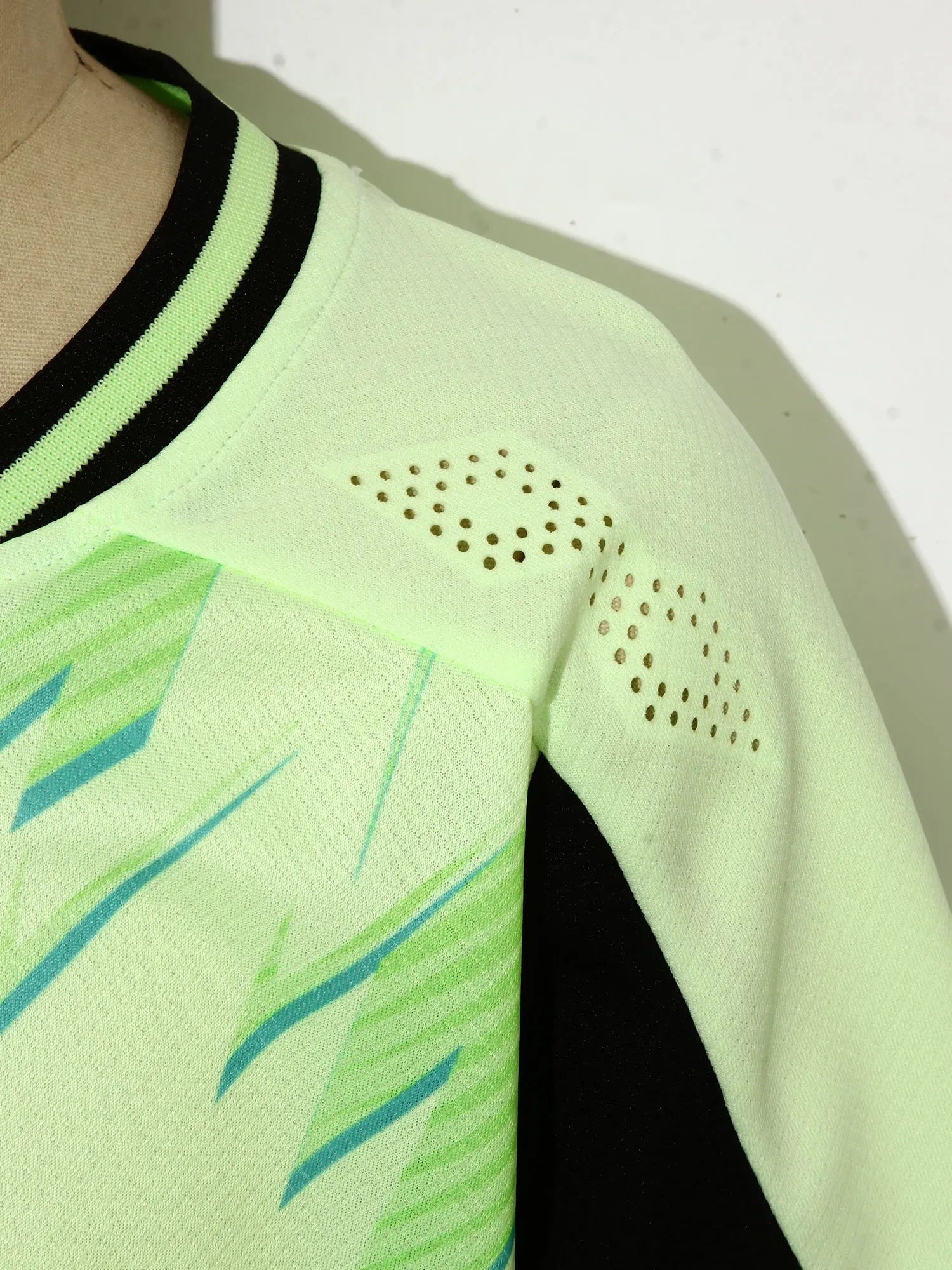Boys Soccer Training Jersey Short Sleeve Top with Elastic Waistband Shorts Quick Dry Breathable for Football Match Camp