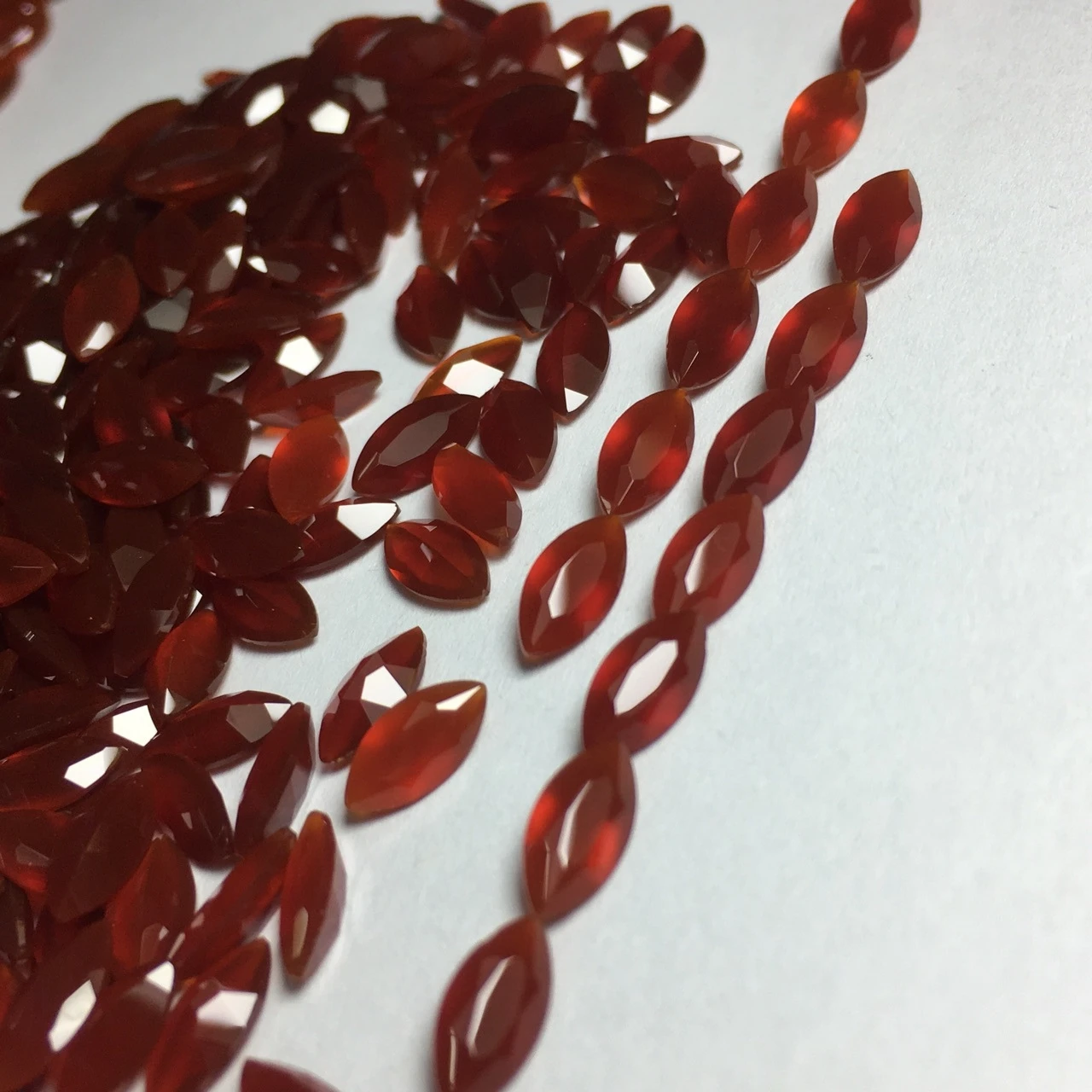 

2x4 мм 4x8 мм 6x12 мм Натуральный красный агатовый камень огранки маркизы