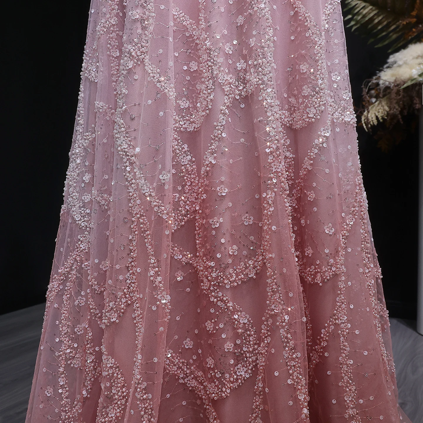 Sharon Said 2026 Neues Abendkleid in Farbverlauf Rosa mit Perlen, gedrehtem Neckholder, A-Linie, Dubai Arabisches Damen-Abendkleid SS709 Maßanfertigung – Detail 8
