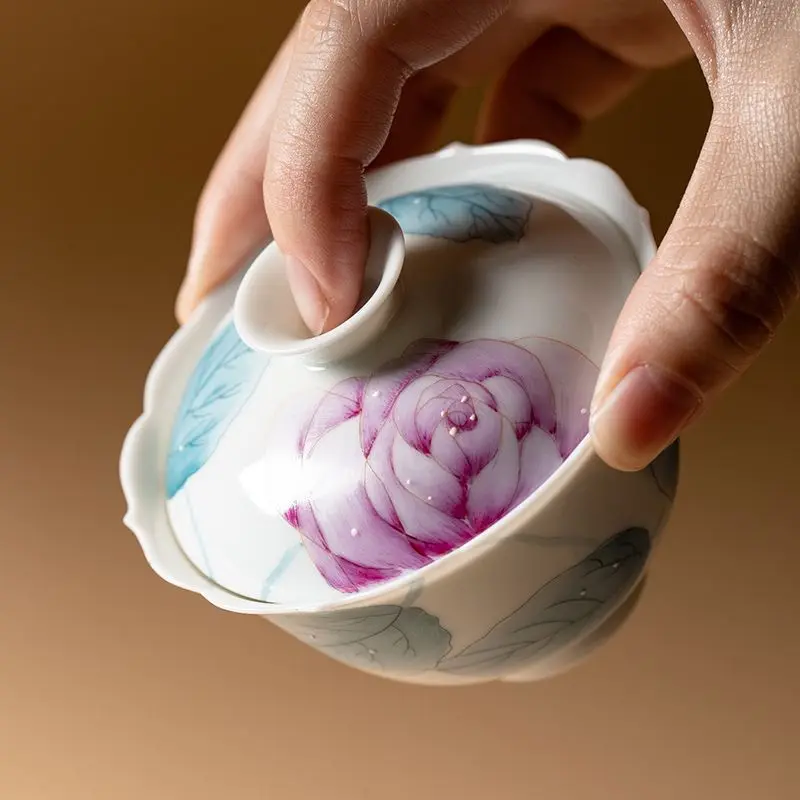 

High-end hand-painted rose cover bowl, all handmade tires, thin tires, not hot to make tea, drink tea in a bowl