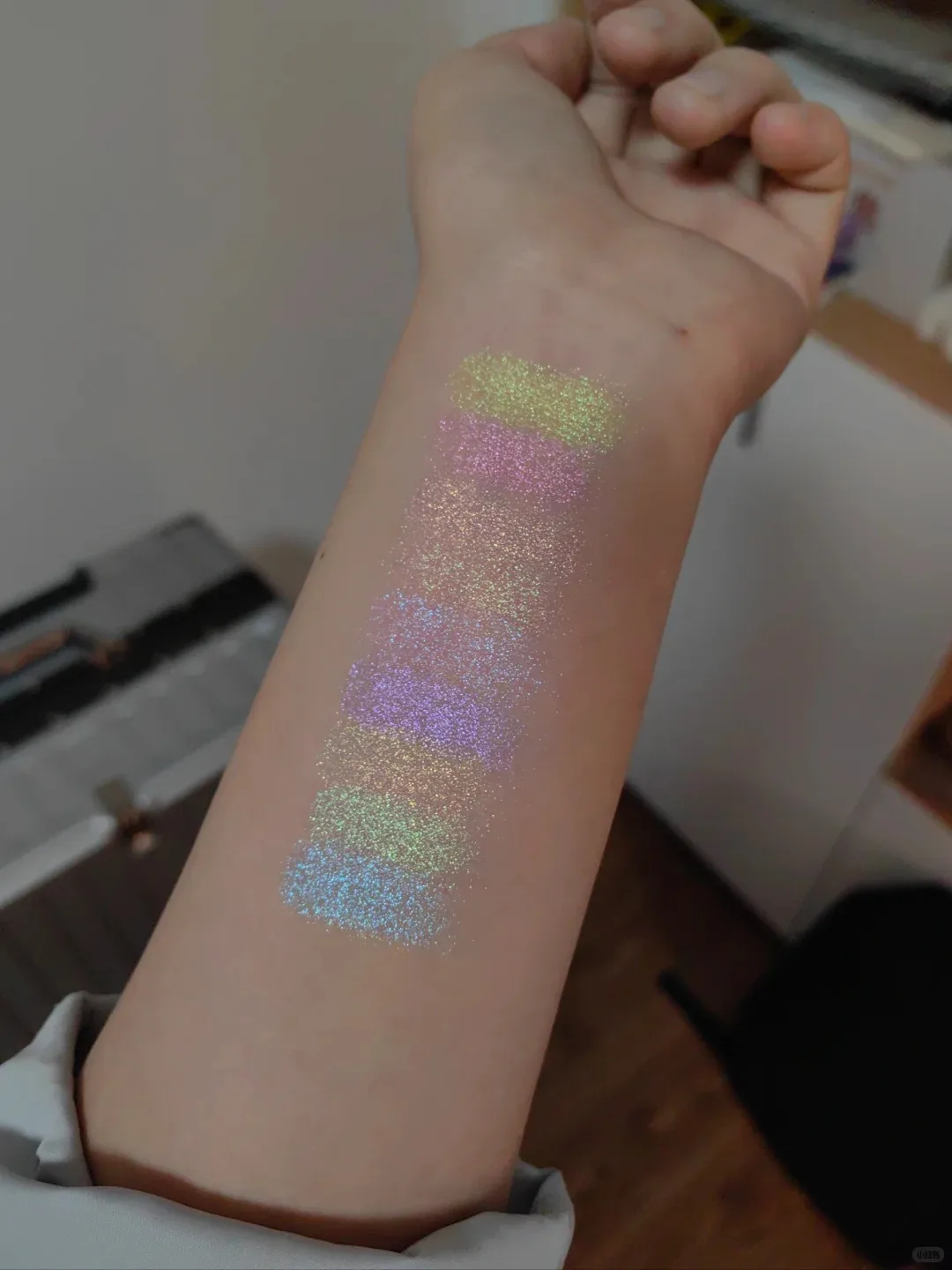 لوحة ظلال عيون شين إفكت مكونة من 9 ألوان، ظلال عيون رقيقة ولامعة