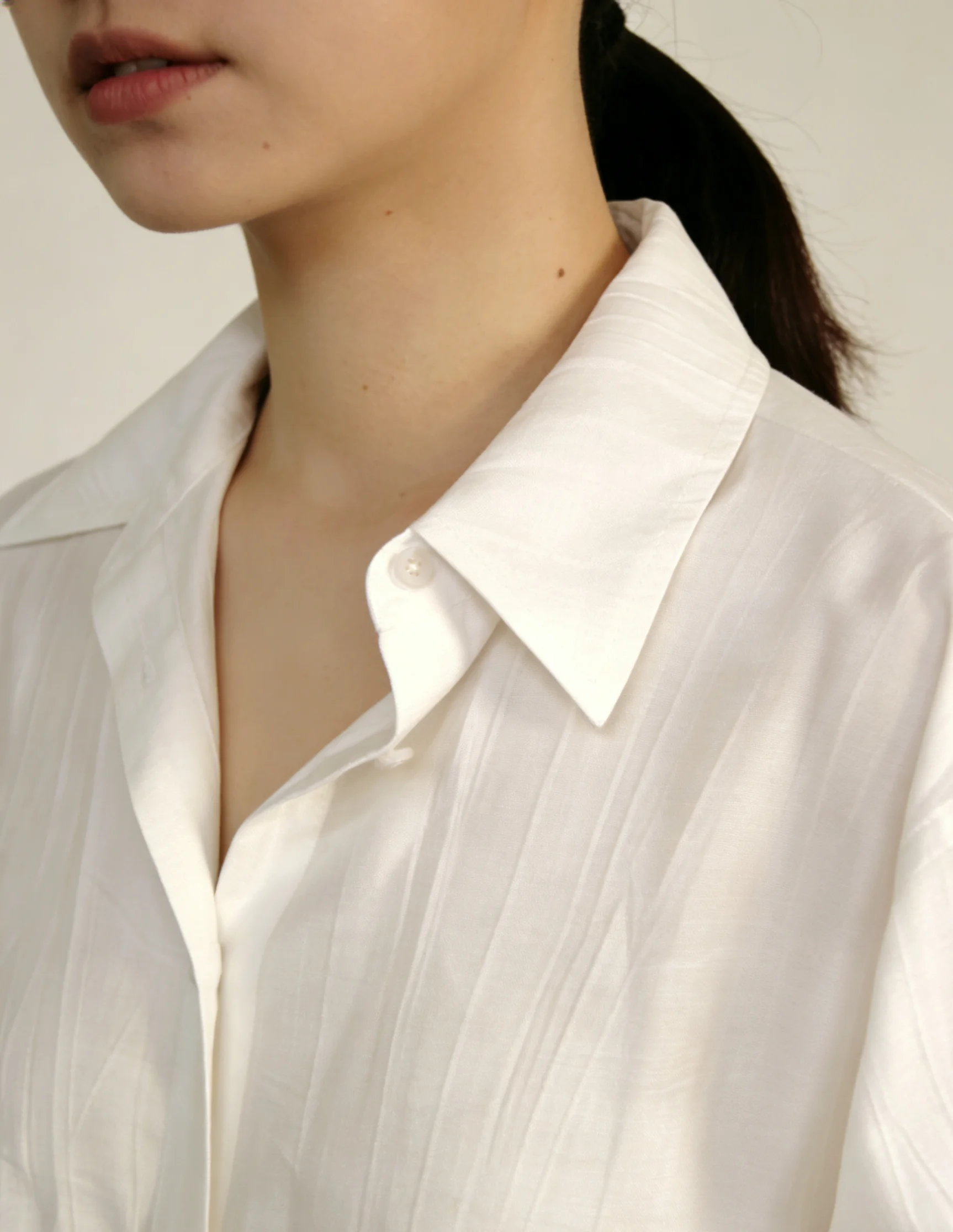 

A loose, laid-back and casual long-sleeved sun-protective shirt jacket for women in spring and summer in Korean style