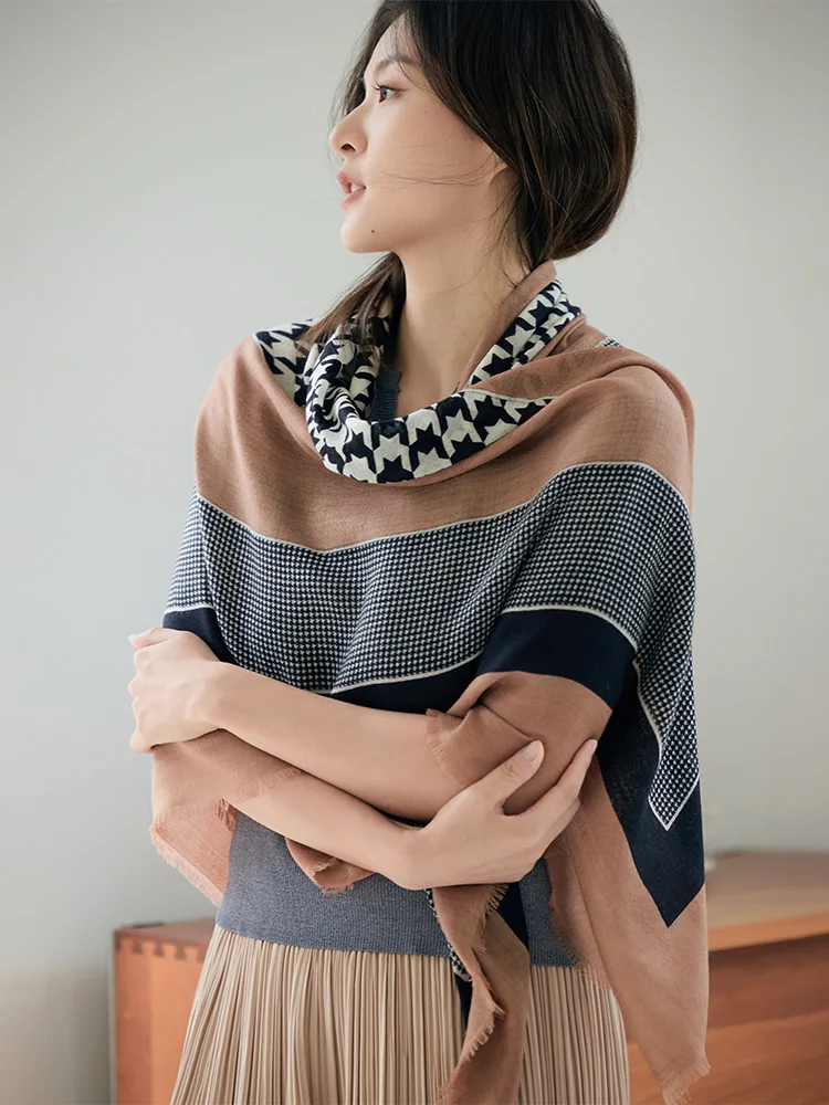 Echarpe-en-laine-a-carreaux-kaki-pour-femme-fine-automne-hiver-elegante-polyvalente-chale-d'epaule-grande-echarpe-carree-style-britannique-avec-pompons