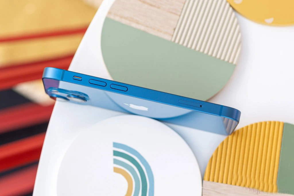 هاتف Apple iPhone 13 الذكي الأصلي الصغير مقاس 5.4 بوصة OLED 128GB 256GB 512GB ROM A15 Bionic IOS Face ID NFC غير مقفول 5G هاتف محمول مستعمل