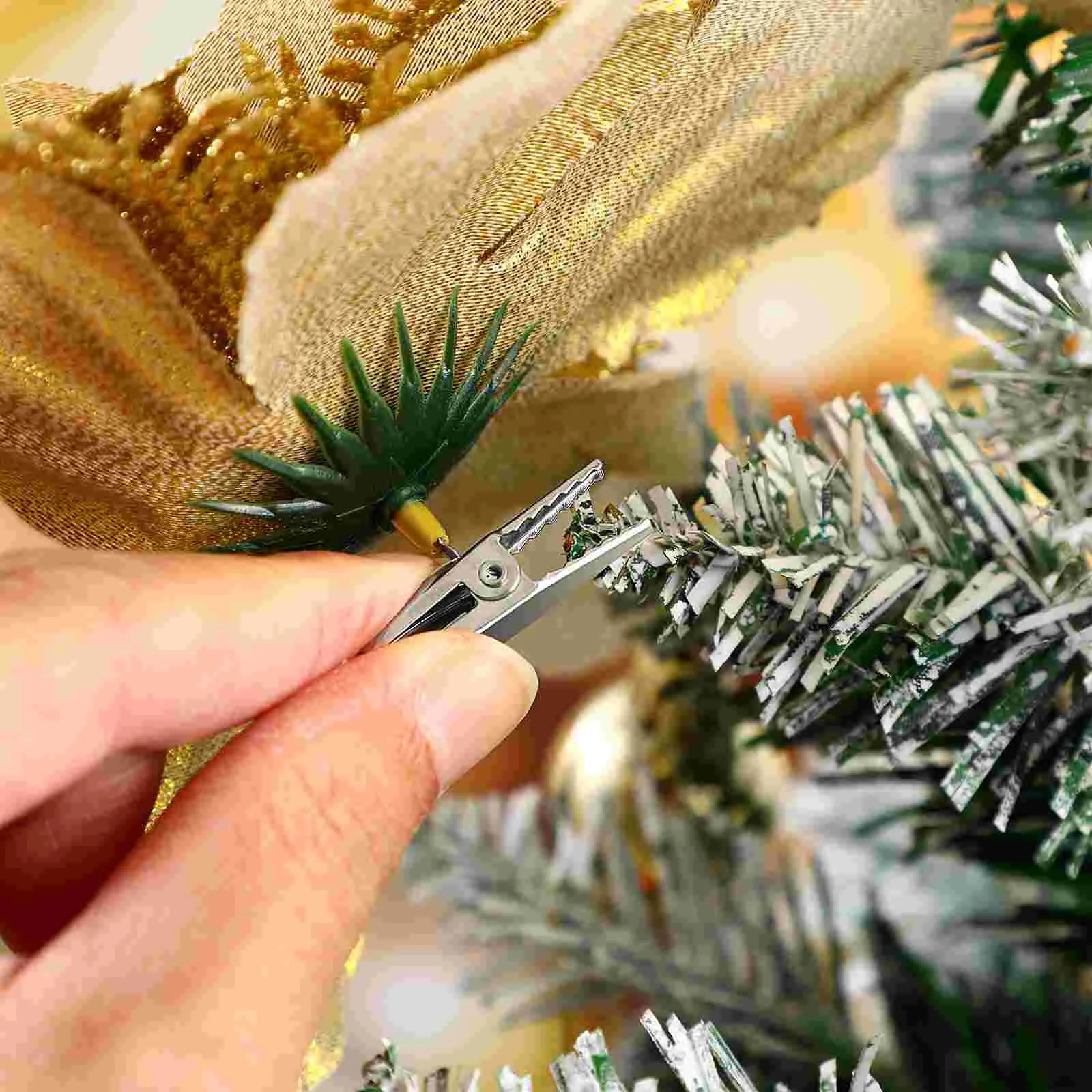 50 Pcs Clip Alligator Clips for Tree Xmas Decors Bow Christmas Ornament Holders Mini Iron