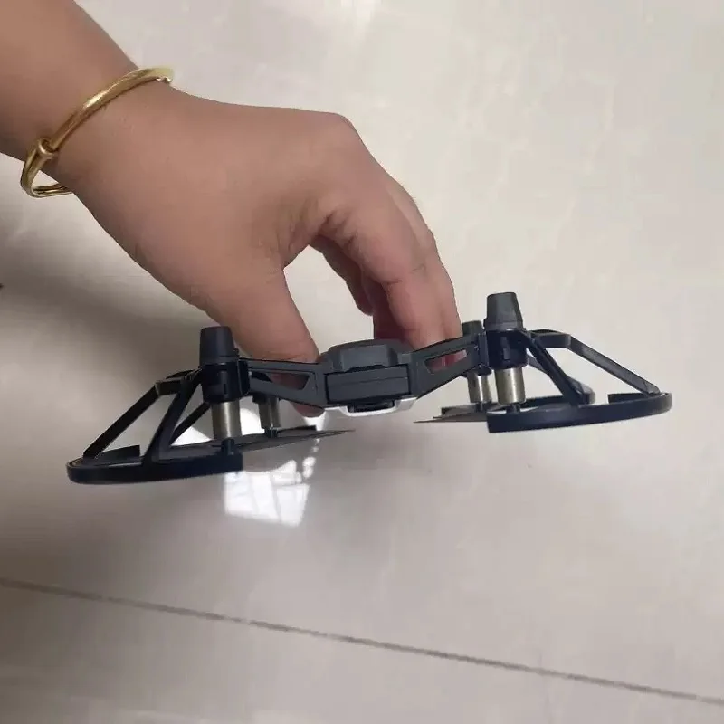 The second-hand Tello puzzle programming drone with one machine and one power, can be controlled with a mobile phone